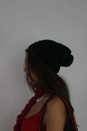 black slouch beanie detail view 02