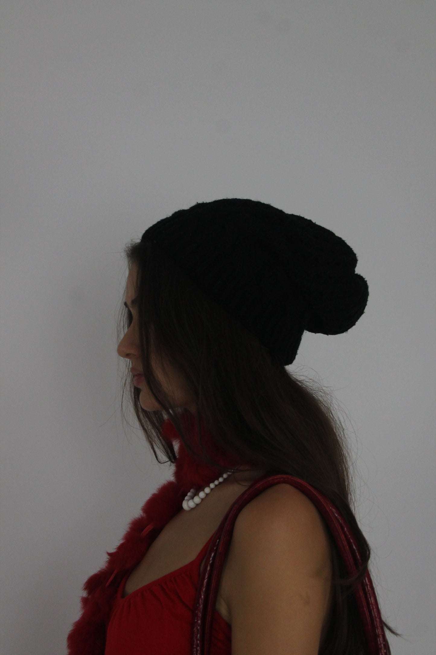 black slouch beanie detail view 02
