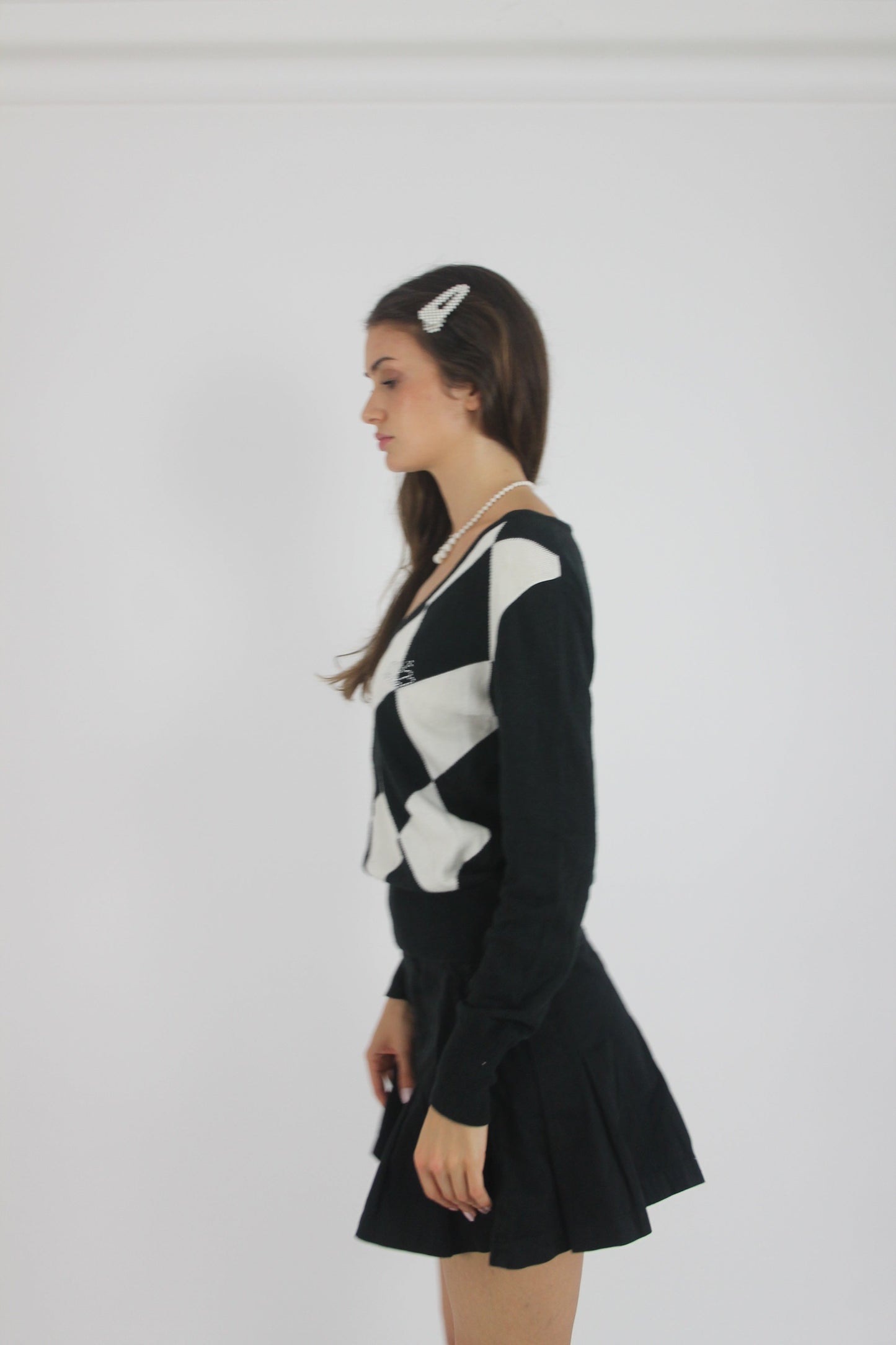 black and white argyle v-neck jumper detail view 02
