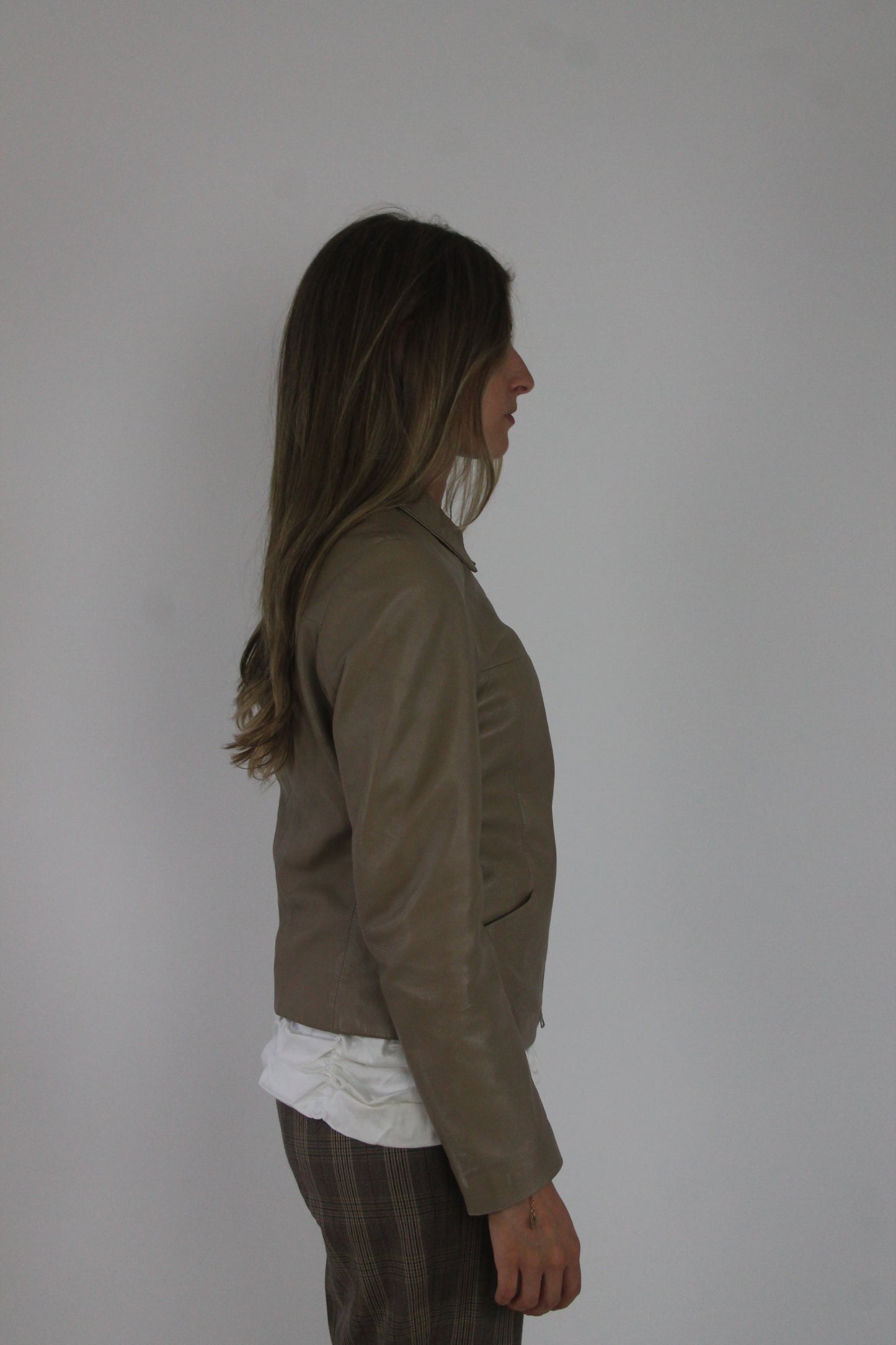 taupe brown fitted leather jacket detail view 02
