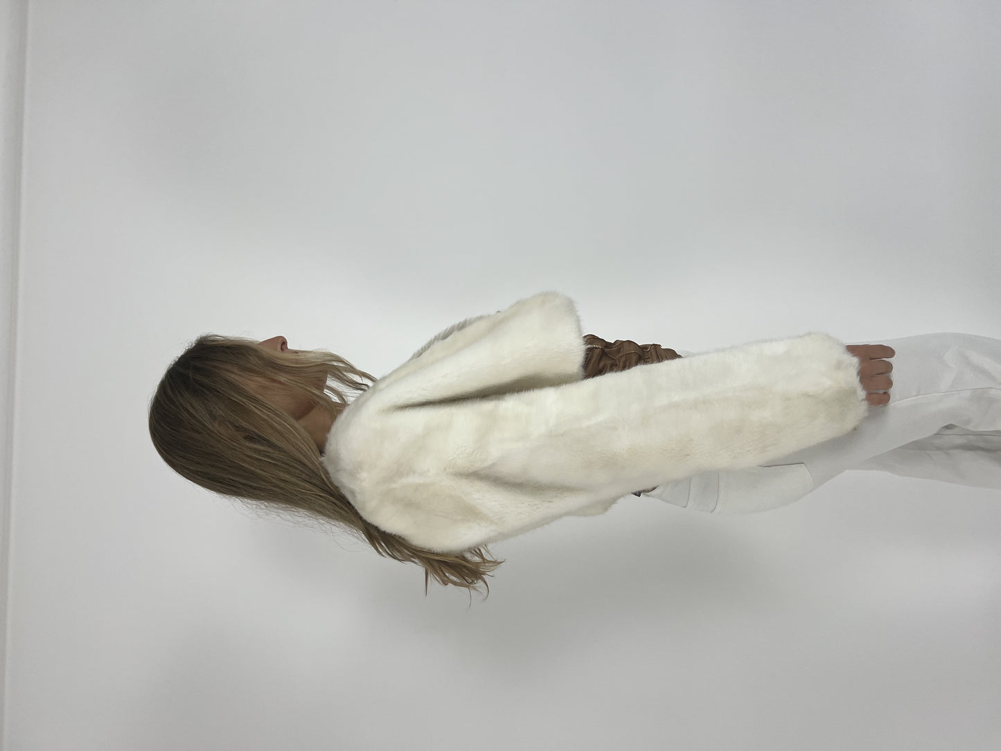 white faux-fur style cropped jacket detail 02