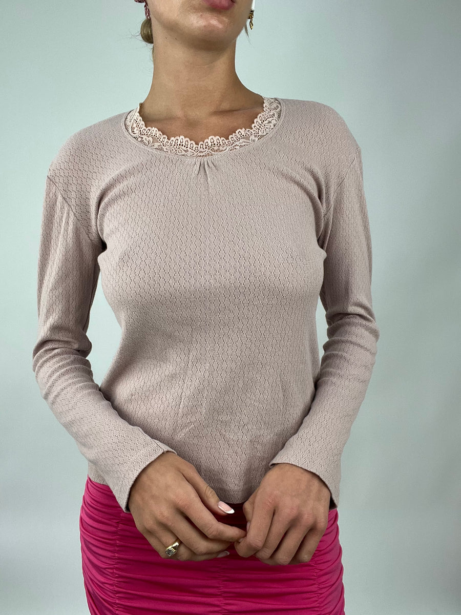 💻 TAYLOR SWIFT DROP | small pink long sleeve top with crochet trim