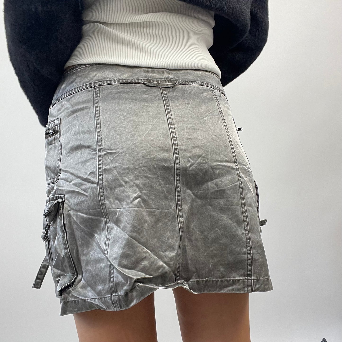 💚 FUTURECORE DROP | small grey old label h&m metallic cargo mini skirt