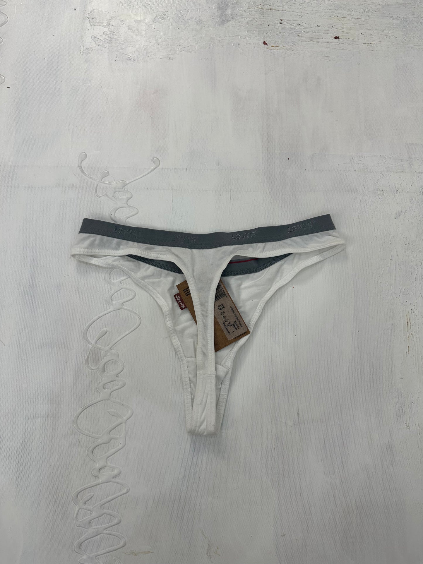 BEST PICKS | white and grey levi’s underwear