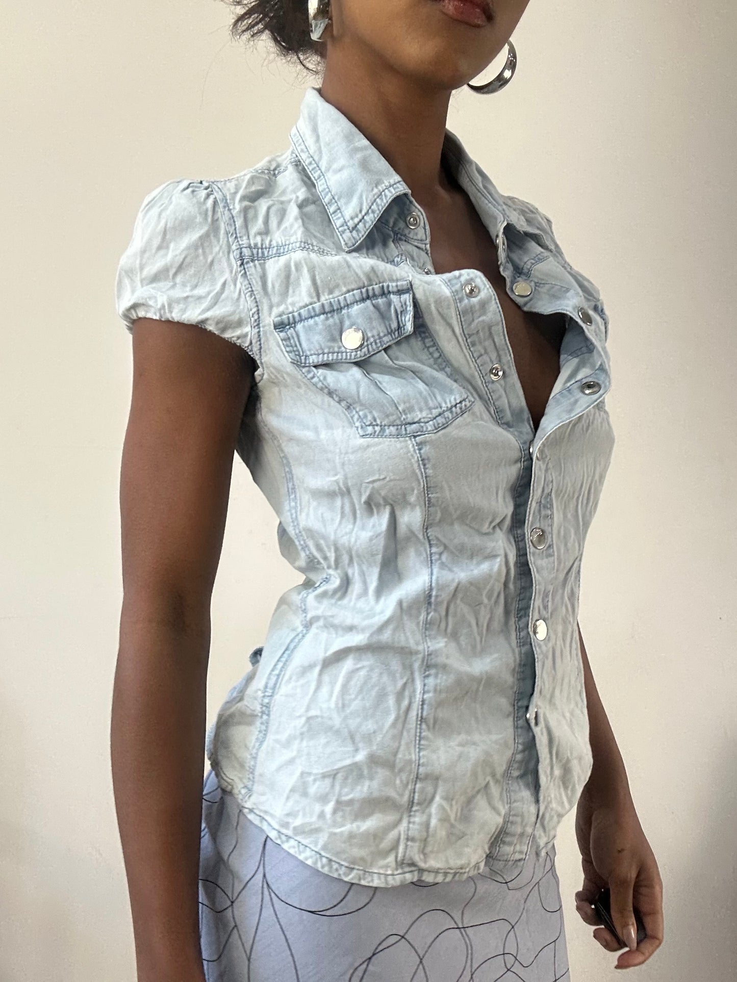 AUTUMN EDIT | small blue fishbone denim button up top