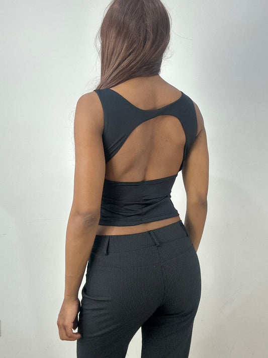 💻‼️ small black vest top with open back detail