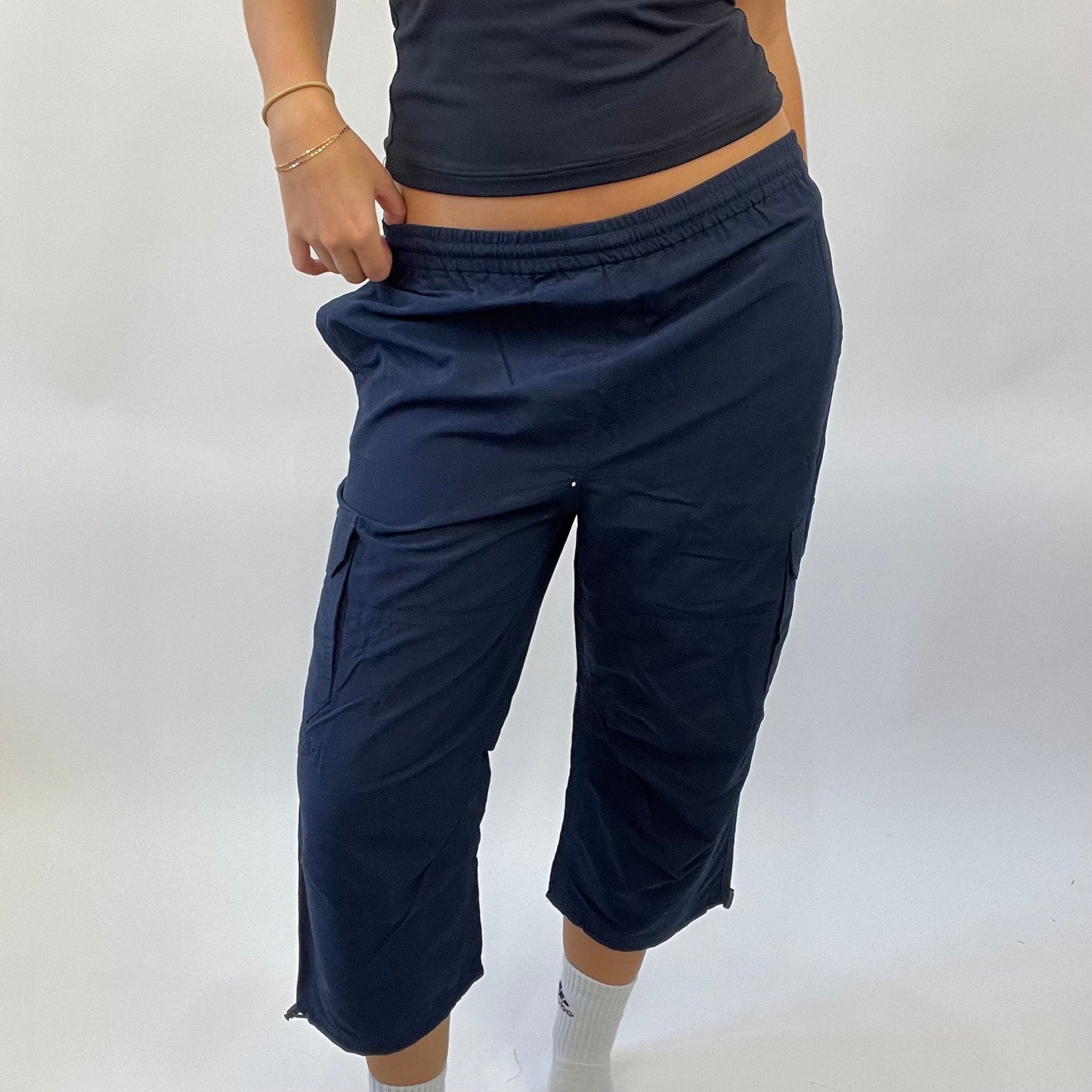 POSH AND BECKS DROP | navy cropped trousers