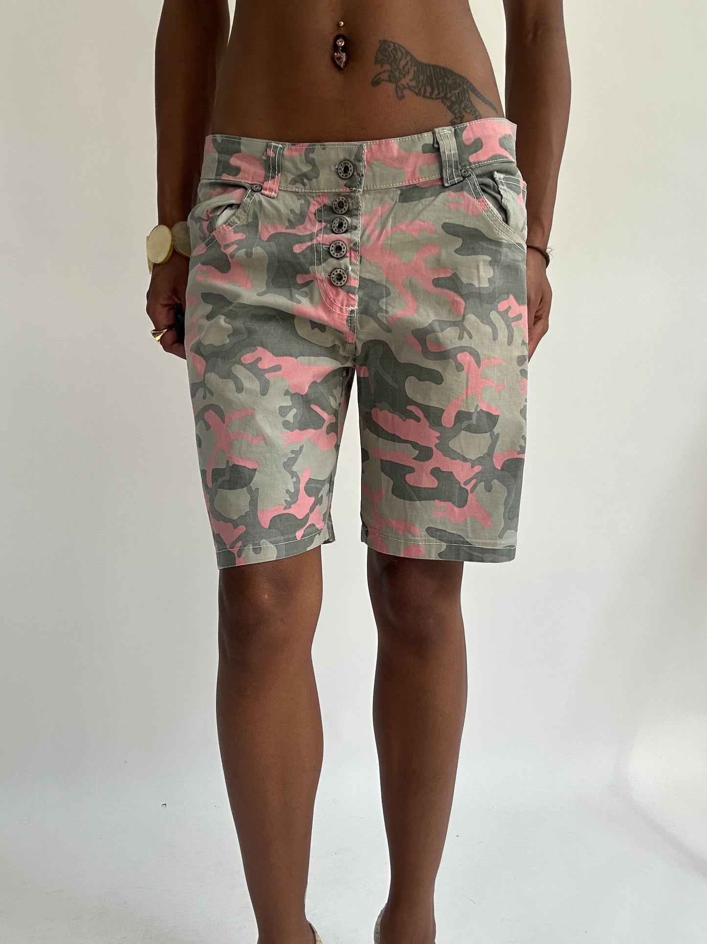 summermaxxing drop | medium khaki cargo shorts