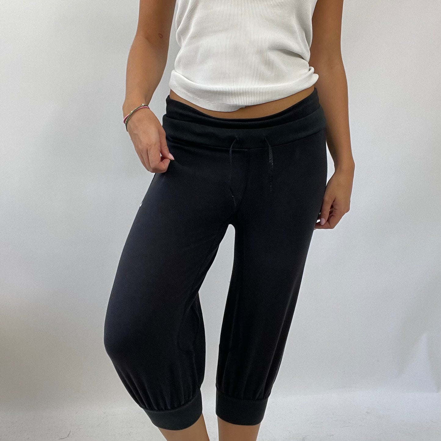 💚 HAILEY BIEBER DROP | small black nike cropped joggers