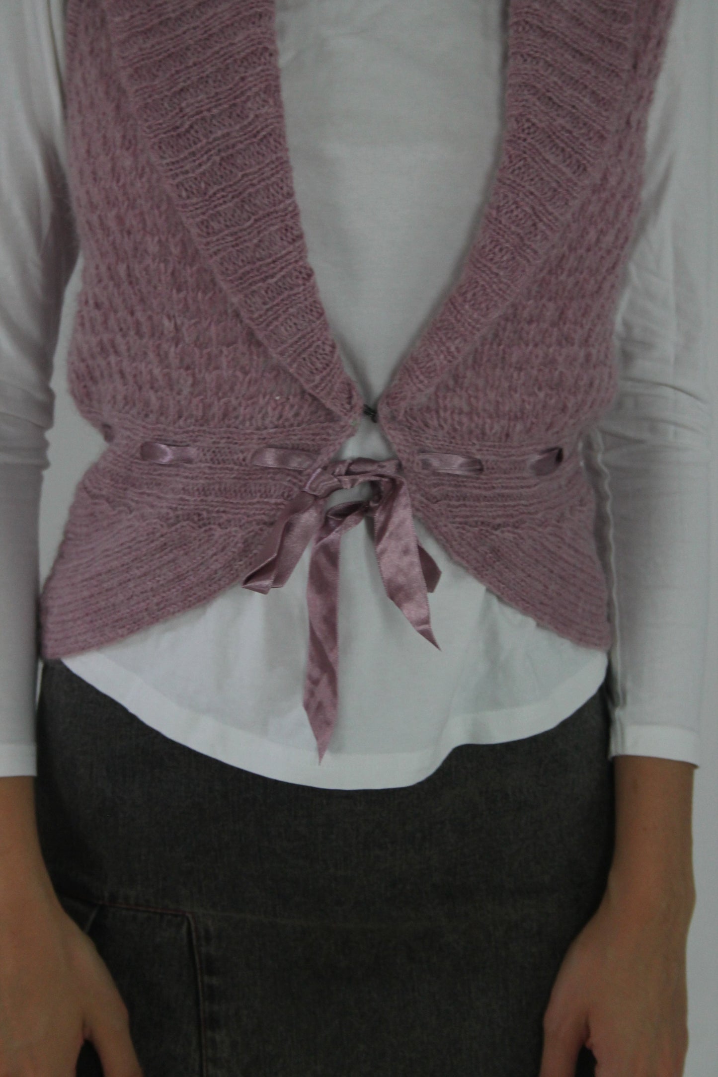 dusty pink tie-front knitted vest detail view 03
