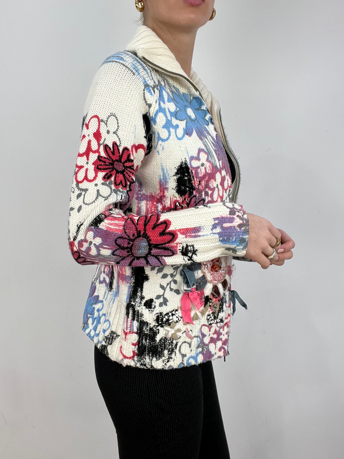 vintage edit seven | medium white and pink floral knitted jumper
