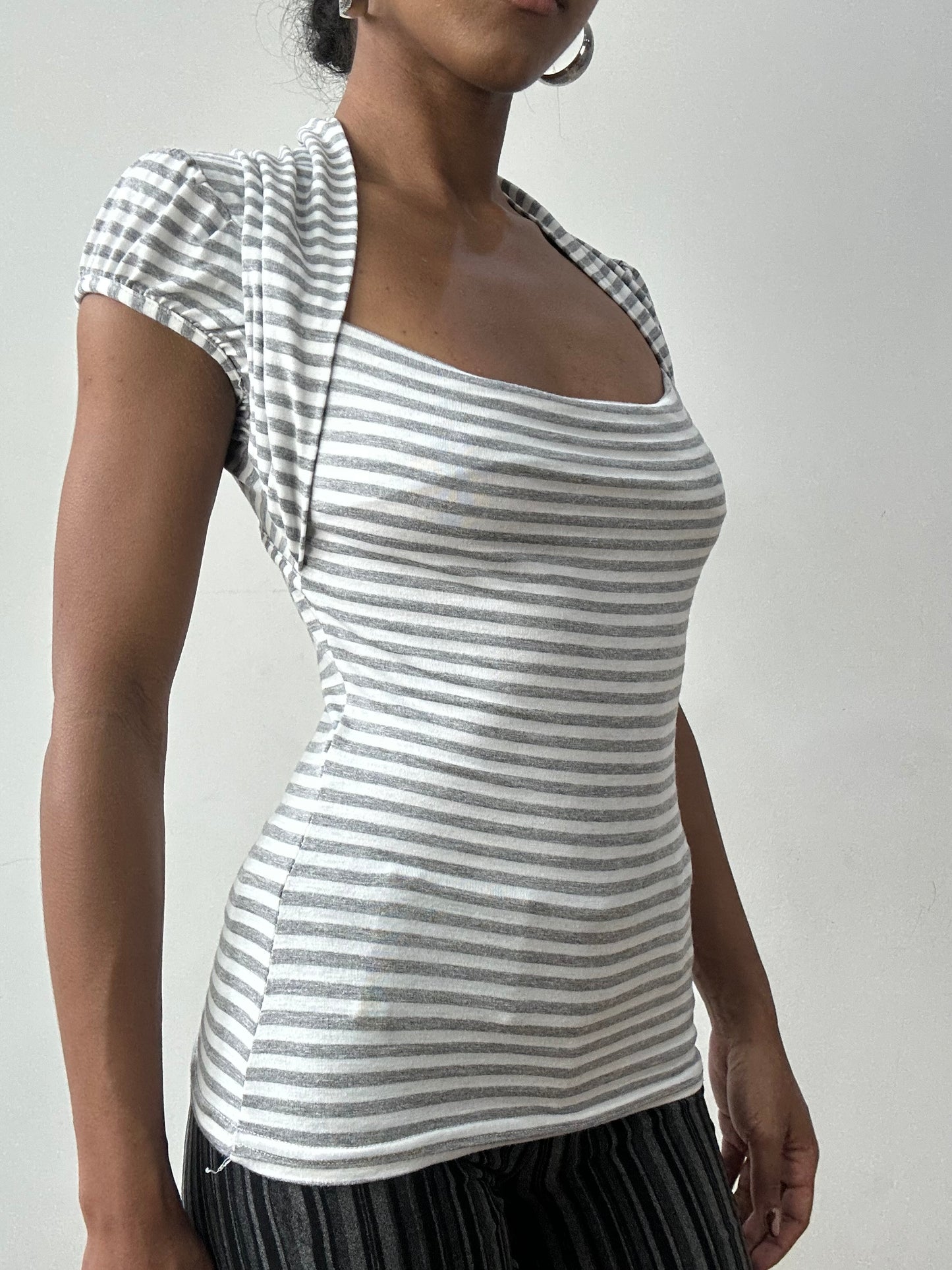 midsummer edit | small white and grey striped top