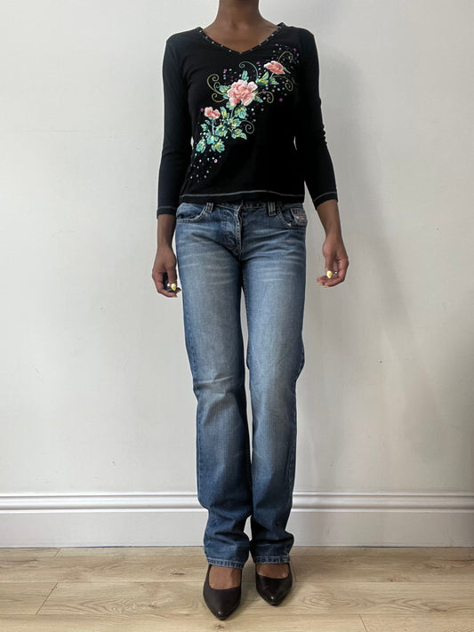 BEST PICKS | small black 3/4 length sleeve top with floral embroidery