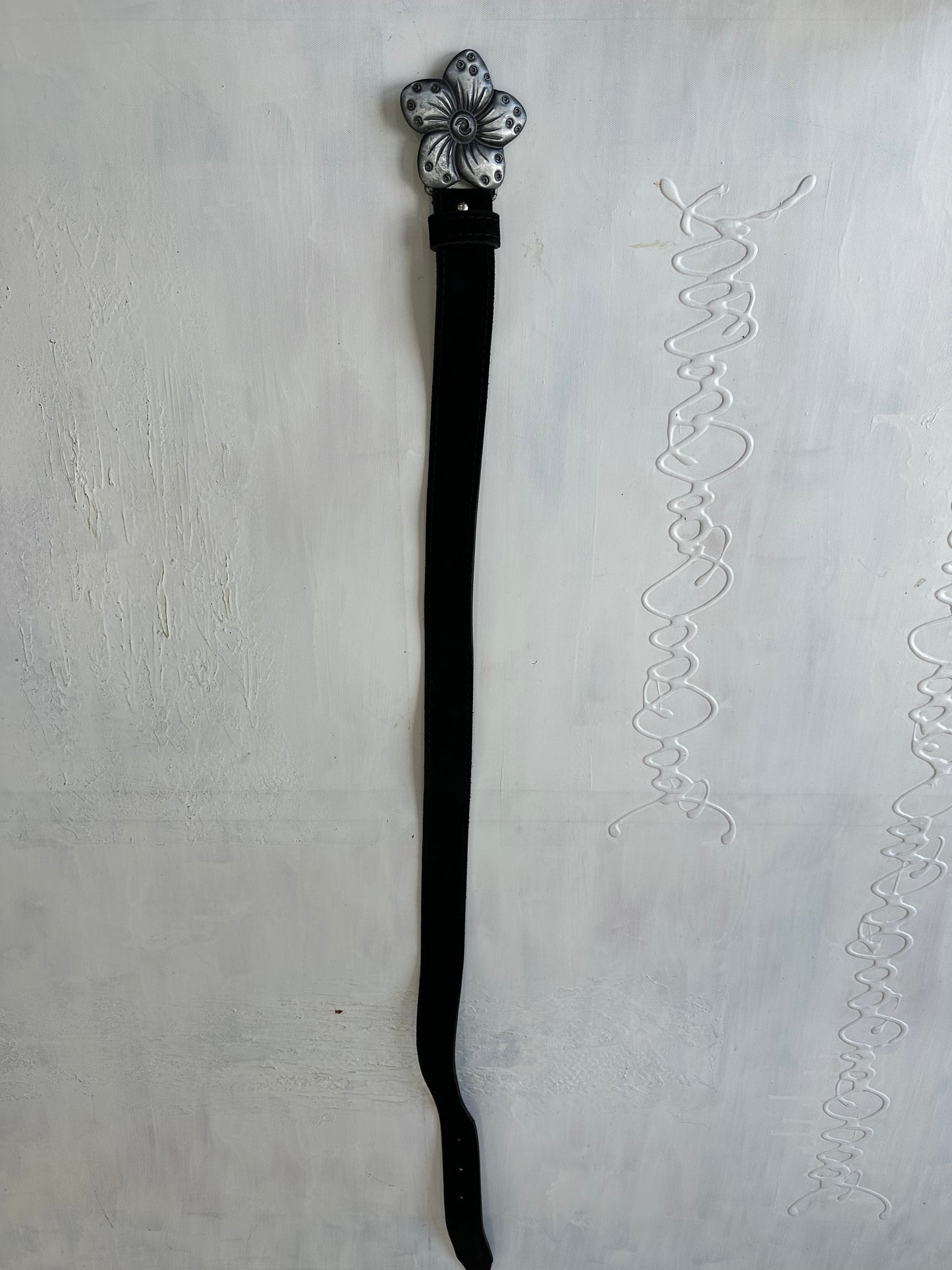 vintage edit twenty-nine | black belt with flower statement buckle