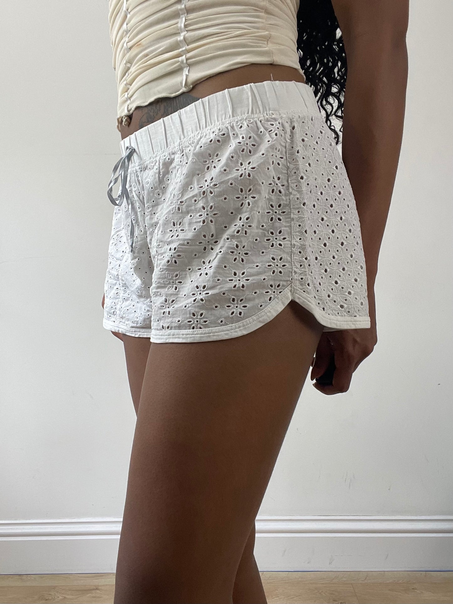 vintage edit twenty-five | small white intimissimi broiderie mini shorts