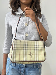vintage edit: fashion week | cream and brown burberry monogram bag