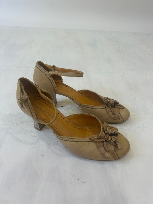 SATC drop | UK 6 beige heel with flower detail