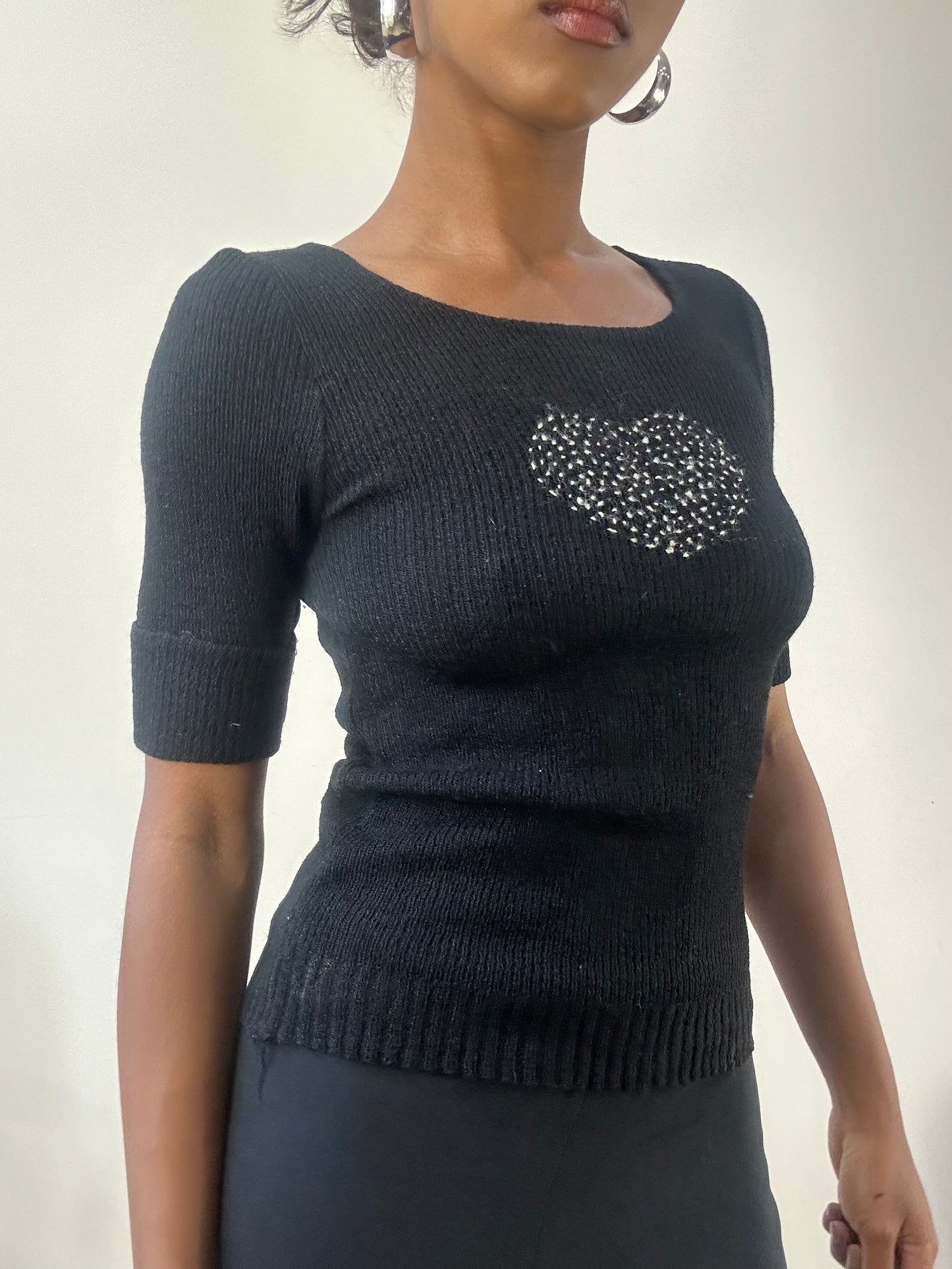 AUTUMN EDIT | small black knit short sleeve top with heart detail