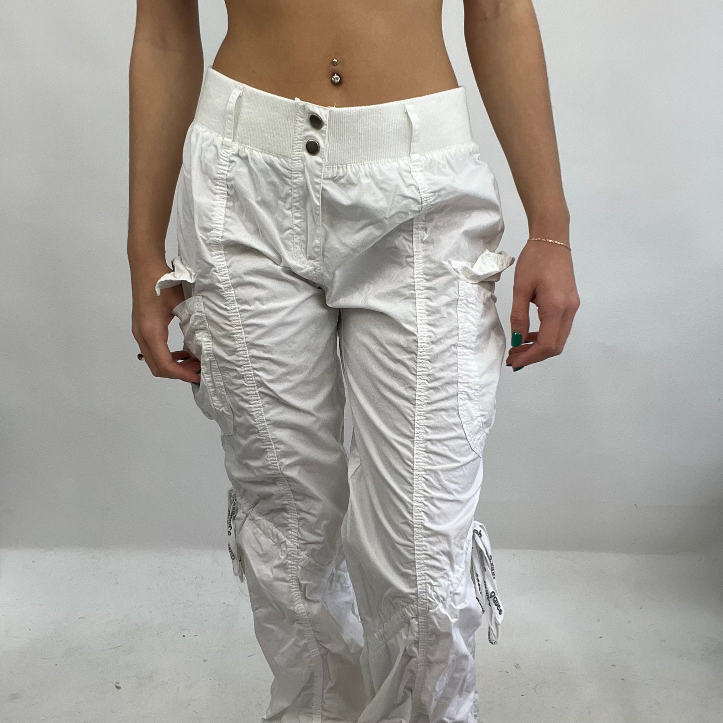 CARRIE BRADSHAW DROP | small white just dance cargo trousers
