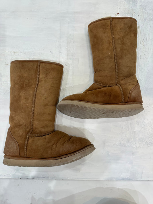 ⭐️ BEST PICKS | UK5/5.5 brown UGG classic tall sheepskin boots