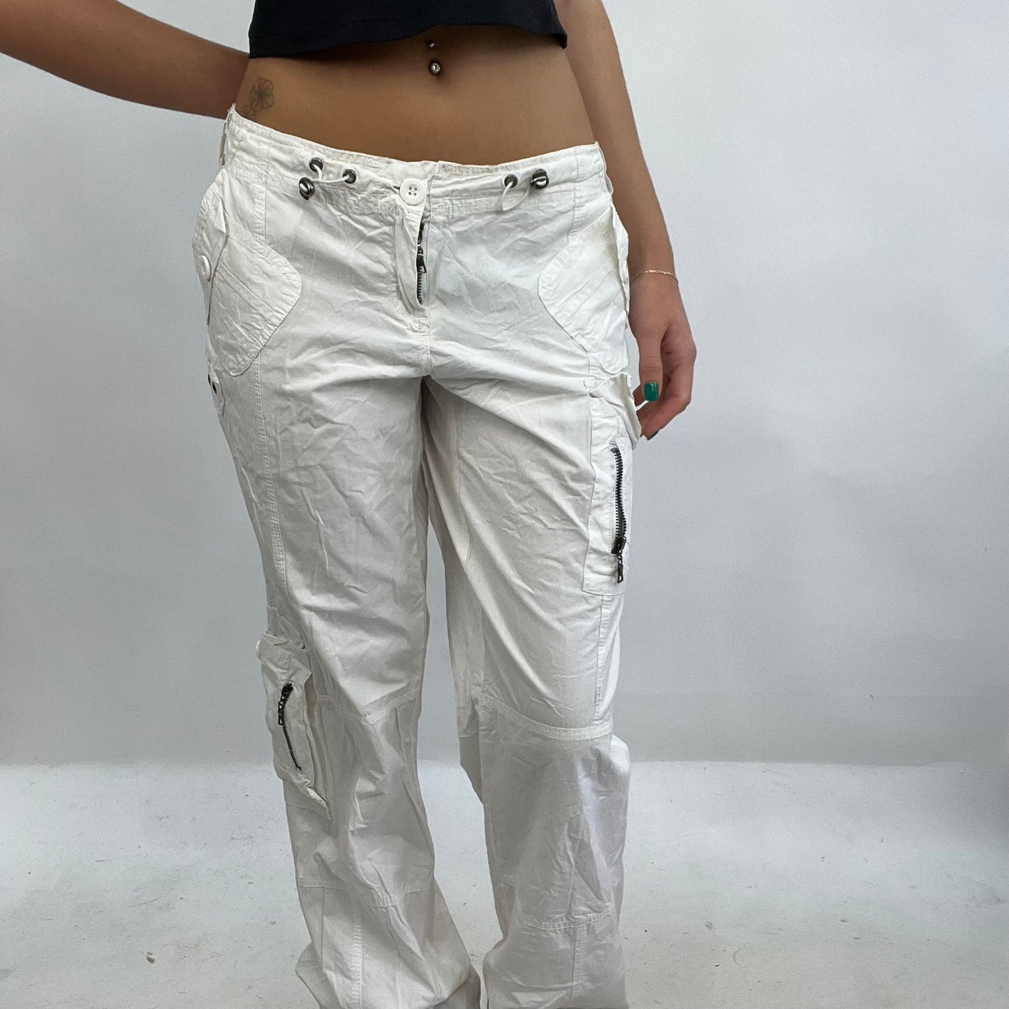 CARRIE BRADSHAW DROP | large white cargo trousers