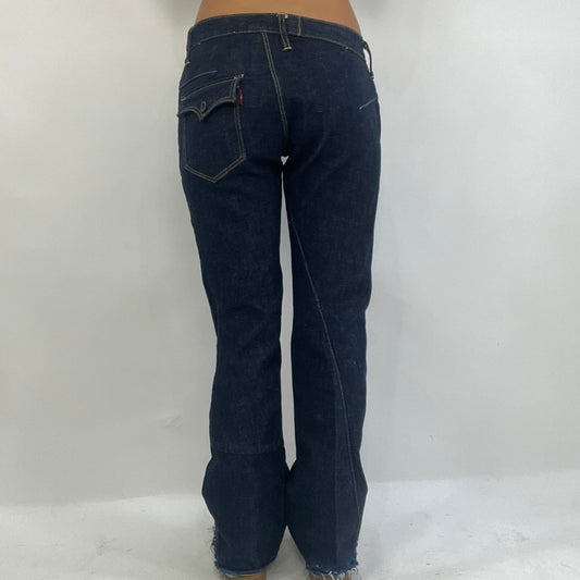 12 DAYS OF XMAS DROP | Pequenas jeans de levi azul escuro com hems