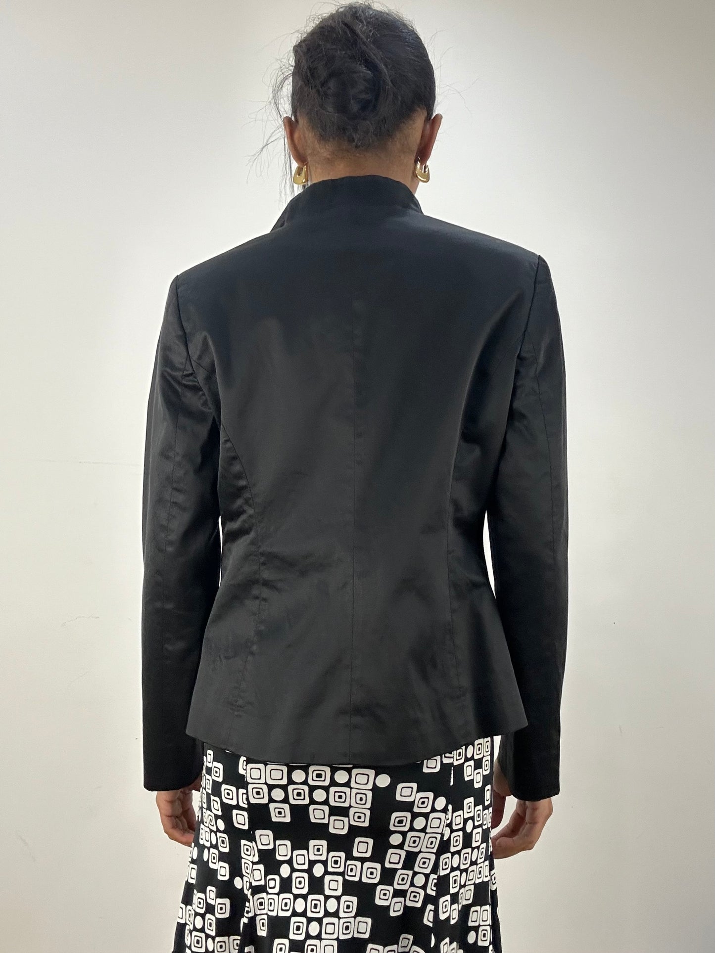 💻💚 MOB WIFE DROP | small black silky blazer with white collar detail