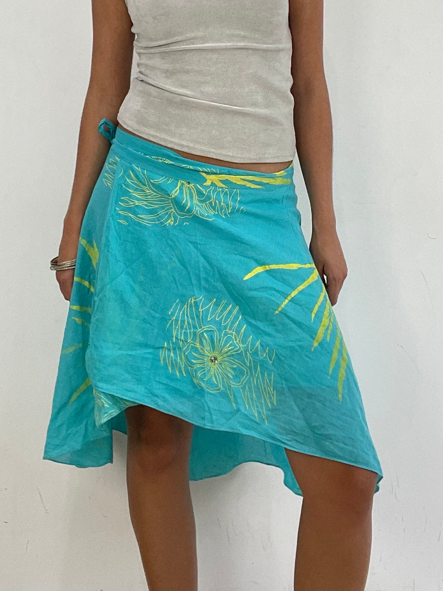 VINTAGE PICKS | taille: M · couleur: bleu · article: jupe · détails: asymétrique + lien latéral + plage