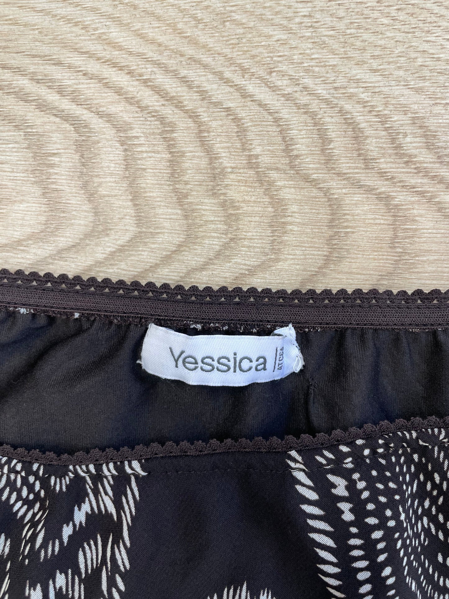 VINTAGE PICKS | small brown patterned maxi skirt