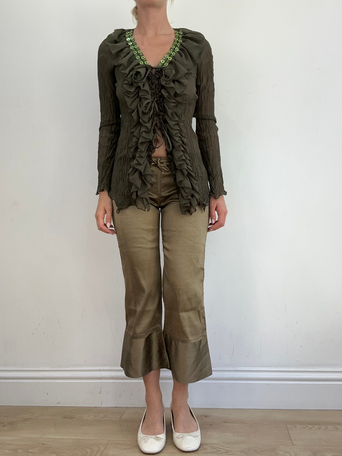 summer edit | small khaki satin style capri trousers