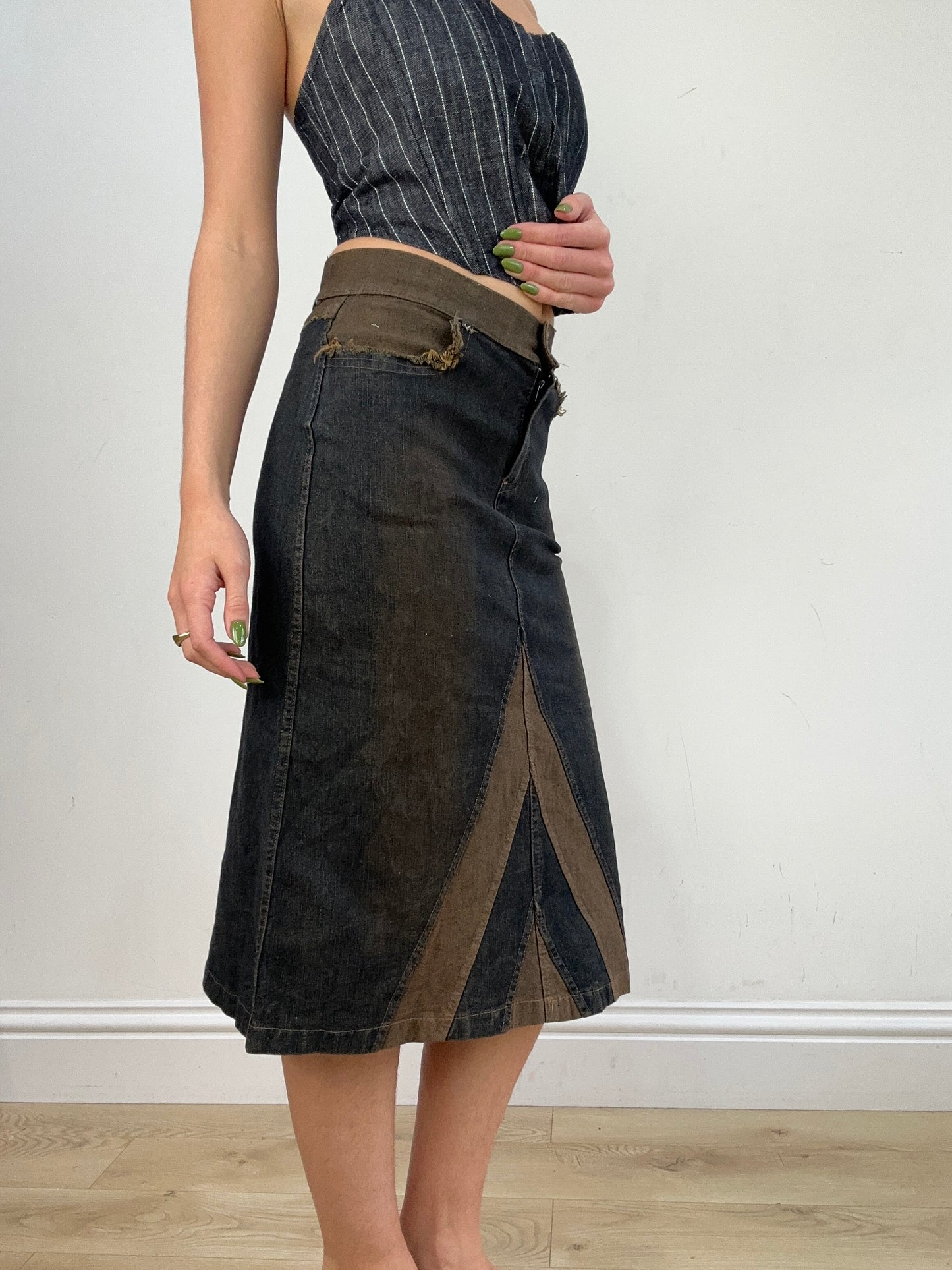vintage edit seventeen | small dark wash denim midi skirt