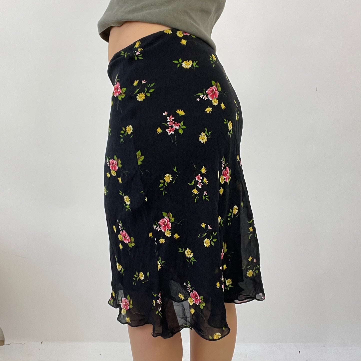 💻 COTTAGECORE DROP | small black floral midi skirt