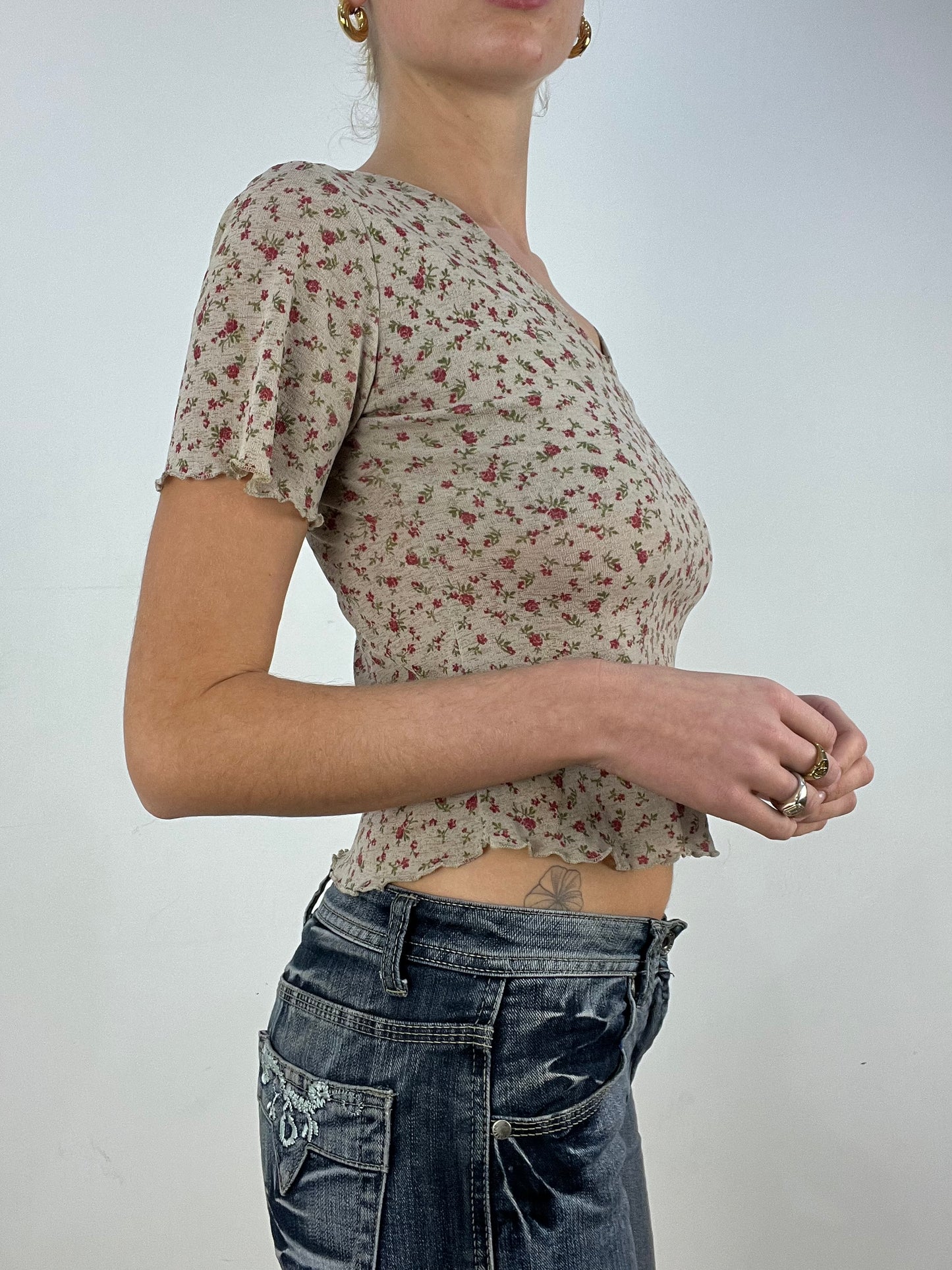 countryside | medium grey mesh floral top
