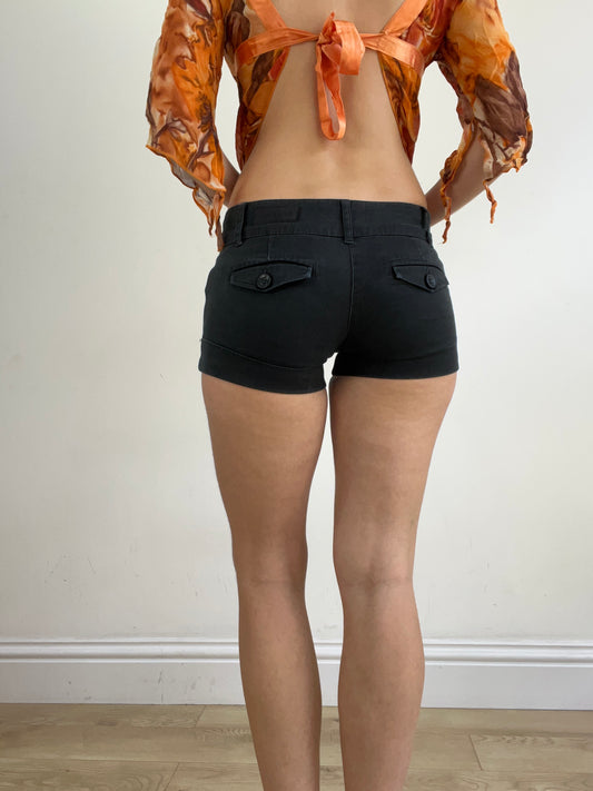 summer edit | extra small black old label bershka shorts