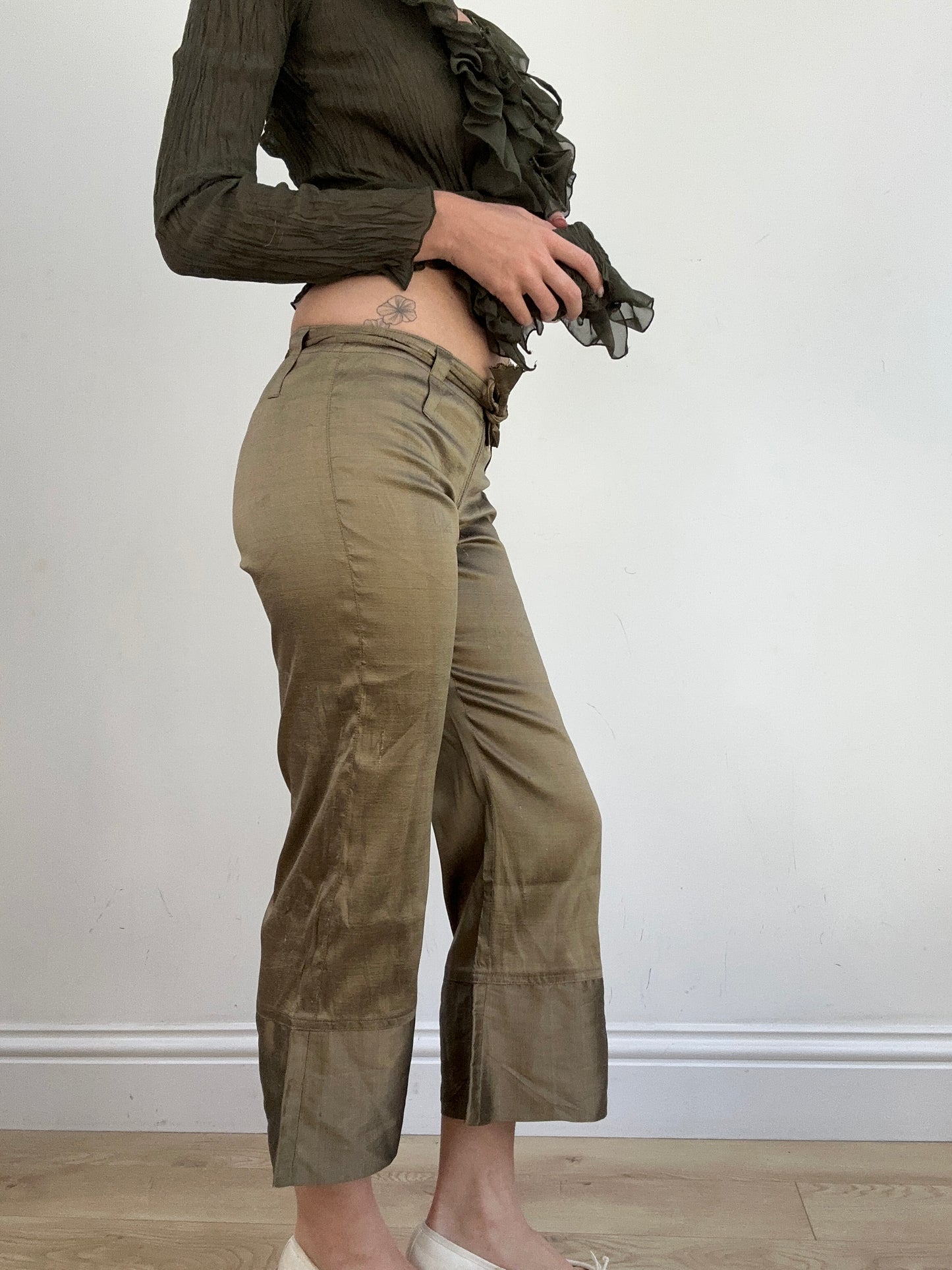 summer edit | small khaki satin style capri trousers