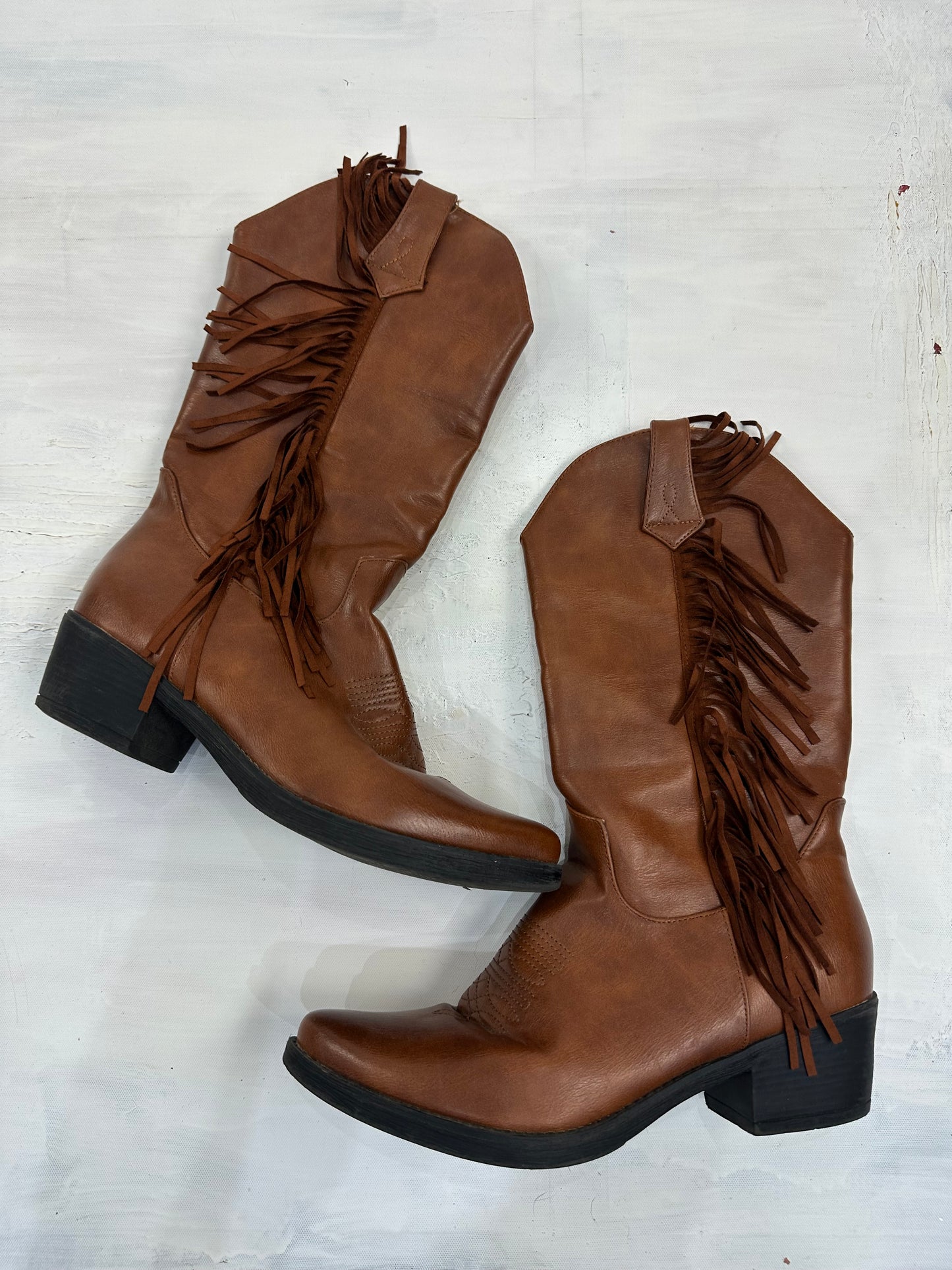 ⭐️vintage edit: indie sleaze | UK7 brown faux leather fringe boots