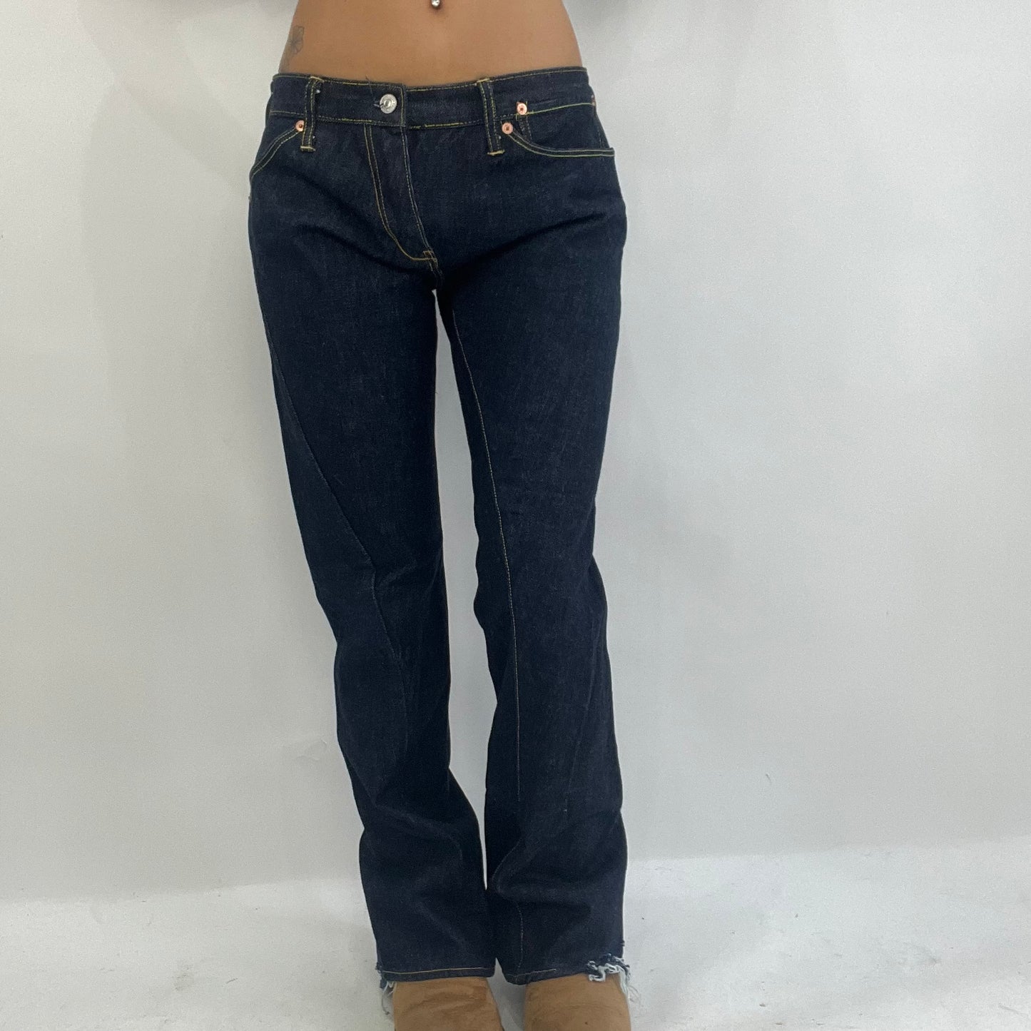 12 DAYS OF XMAS DROP | small dark blue levi’s jeans with distressed hems
