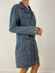 DENIM ON DENIM | Baixo botão médio, longline denim jacket