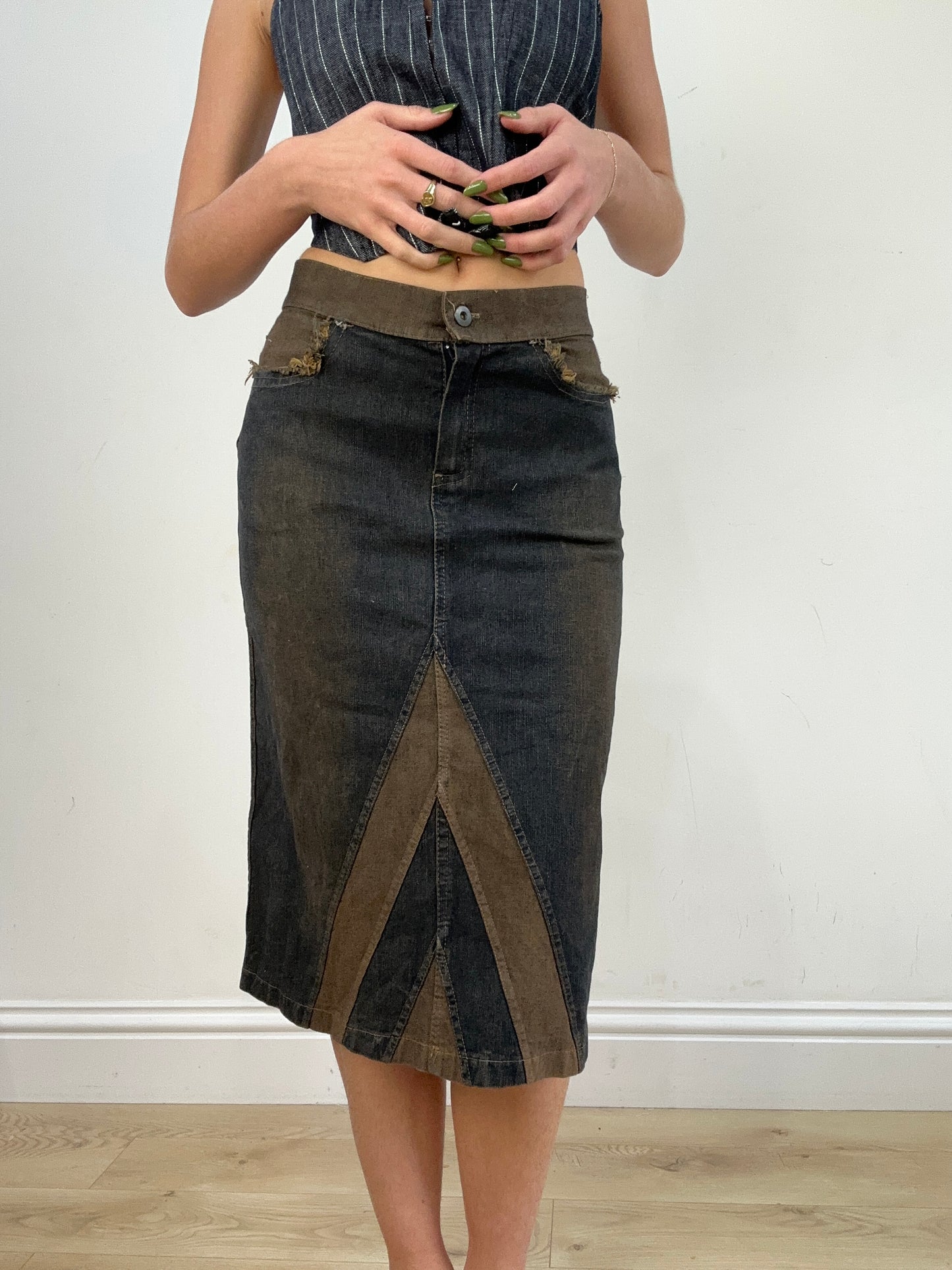 vintage edit seventeen | small dark wash denim midi skirt