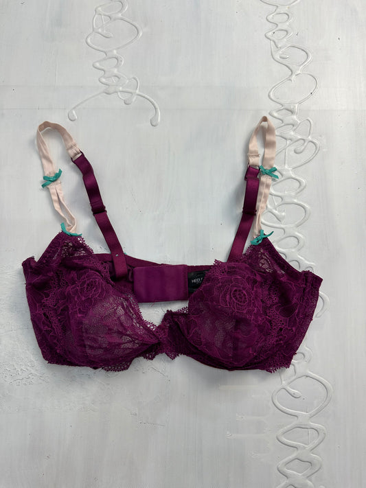 BEST PICKS | medium purple lace bra with blue ribbon