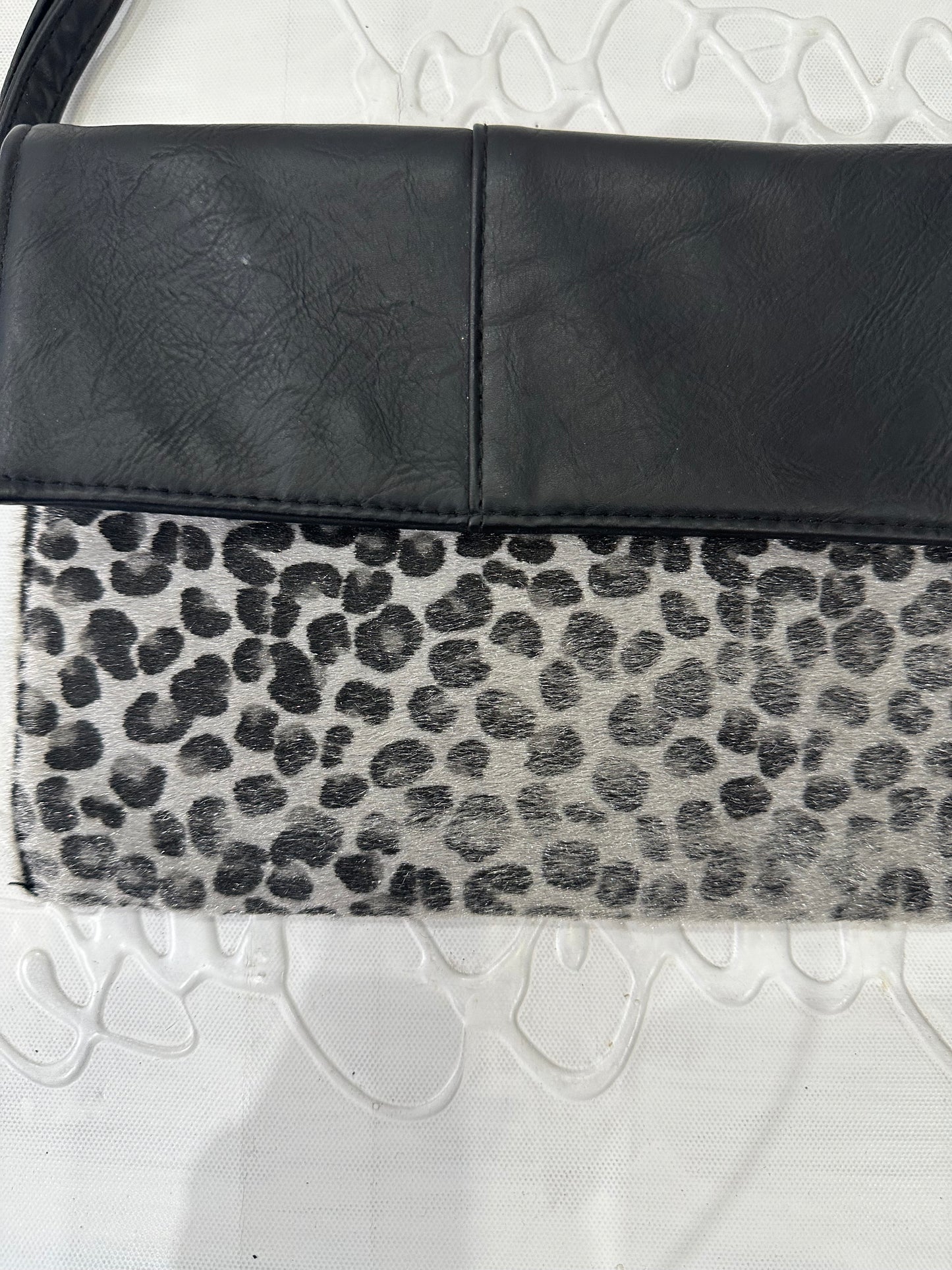 2016 edit | black and grey leopard print shoulder bag