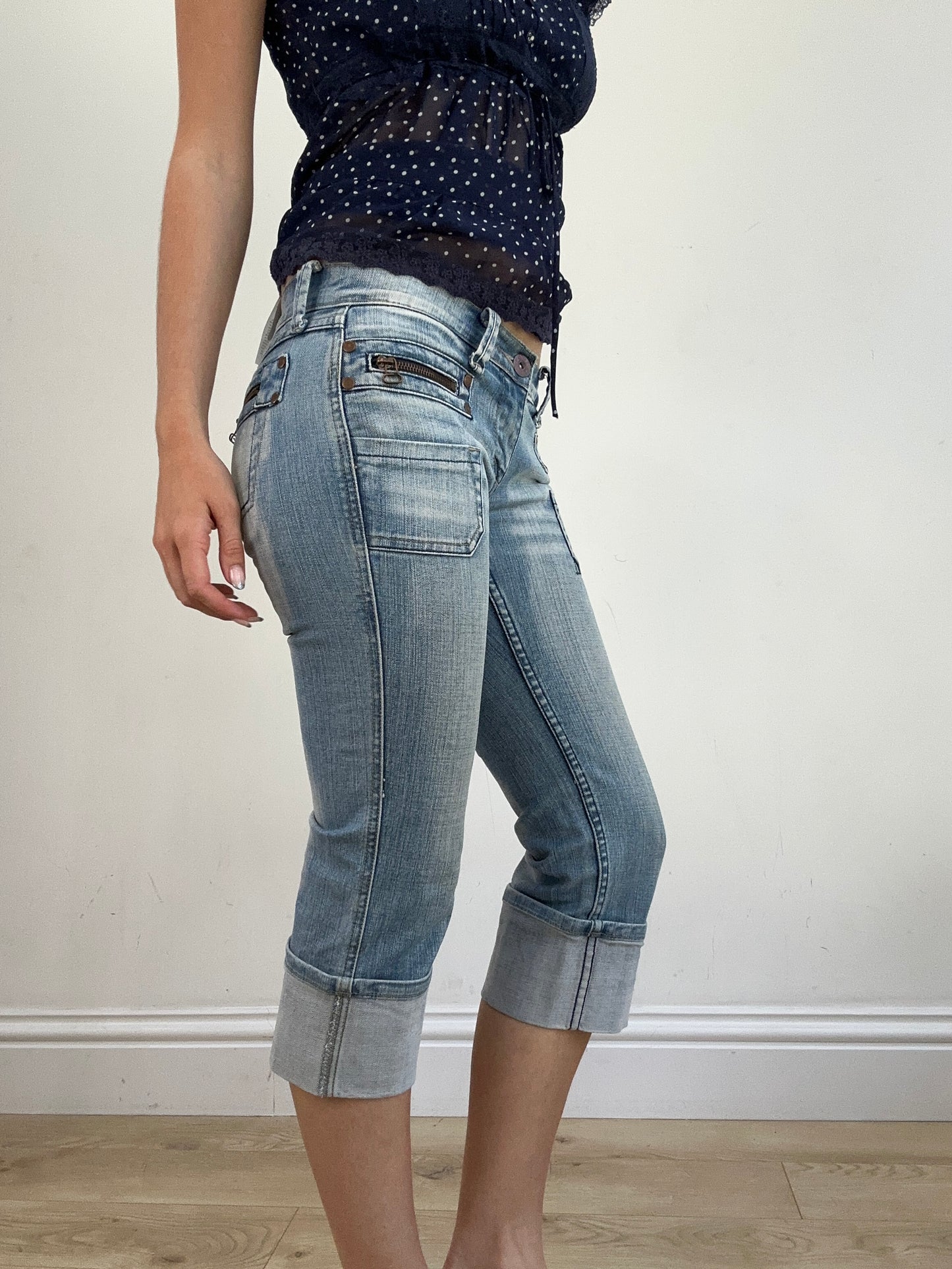 summer edit | extra small light wash capri style jeans