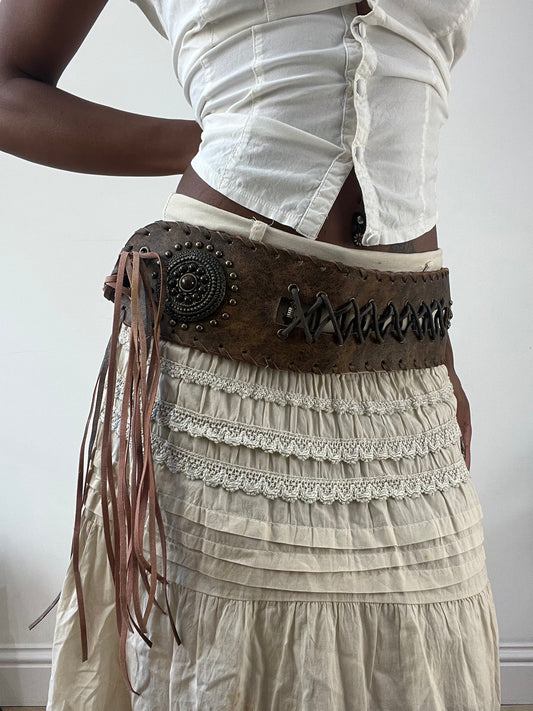 BEST PICKS | couleur: marron · article: ceinture · détails: oversize + pompons + détail