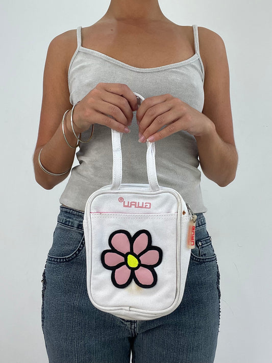 VINTAGE PICKS | white clutch bag with floral detailing