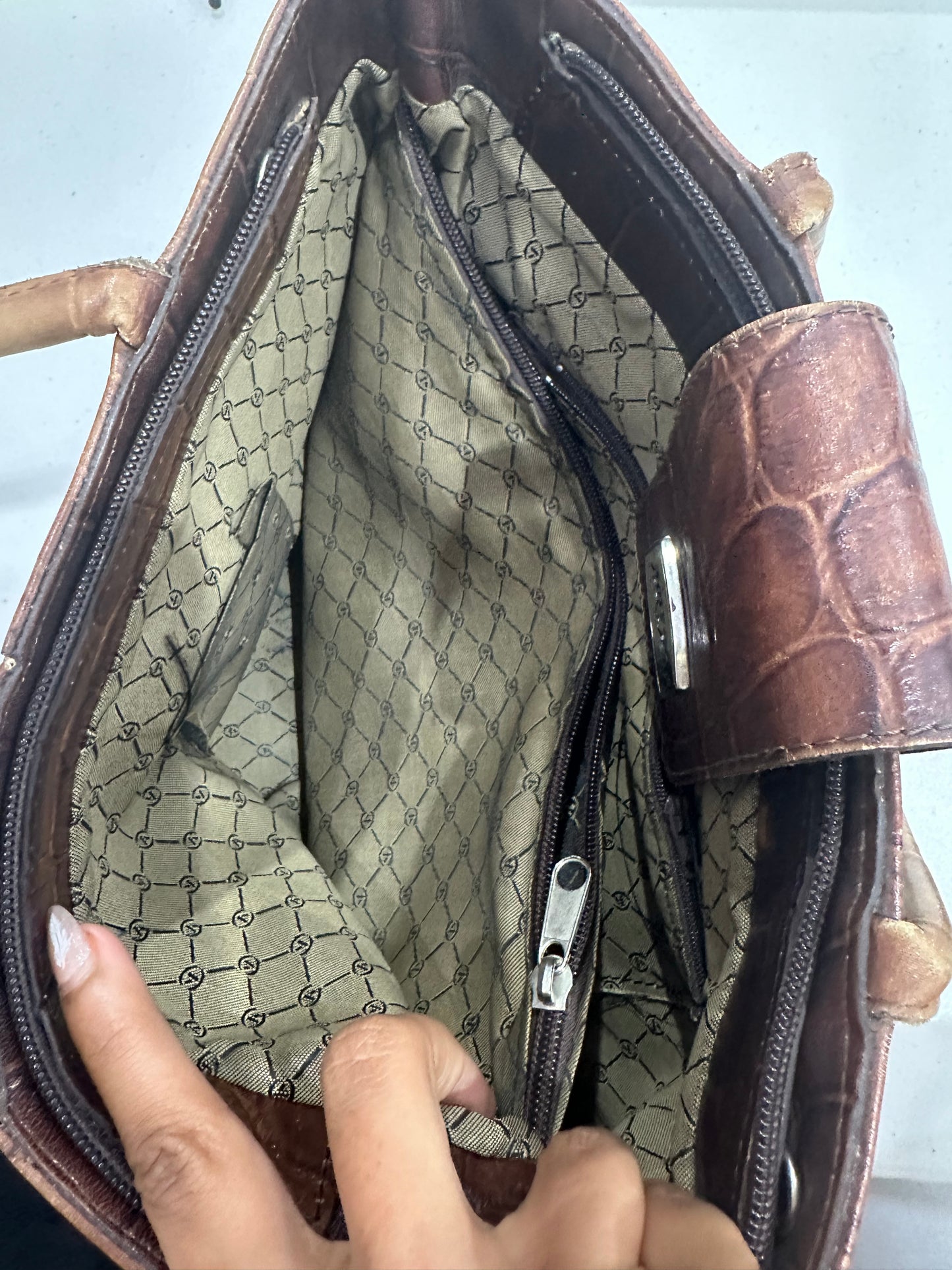 vintage edit: indie sleaze | brown faux leather shoulder bag with croc pattern