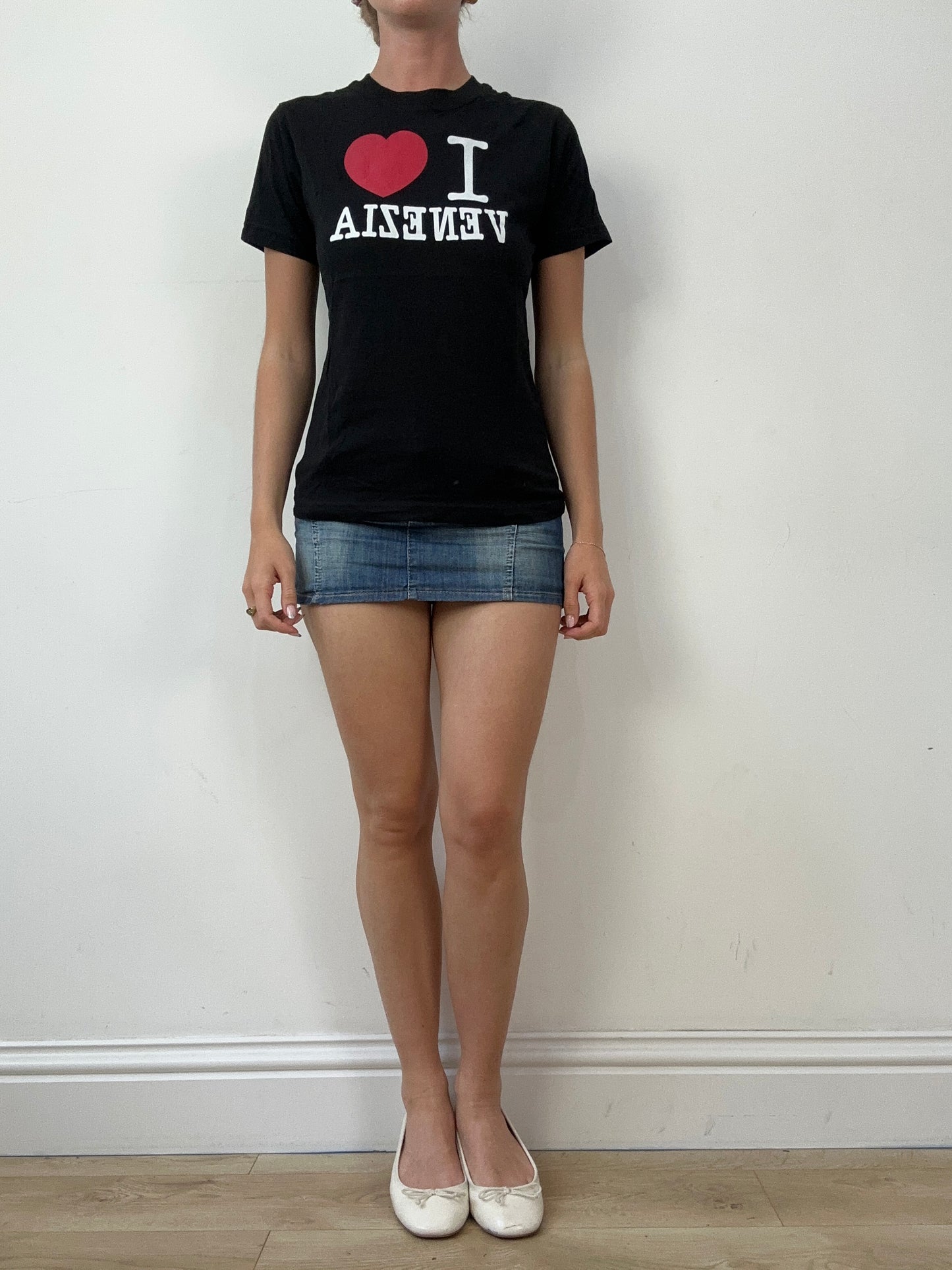 💻‼️ black t shirt with i <3 venezuela spell out