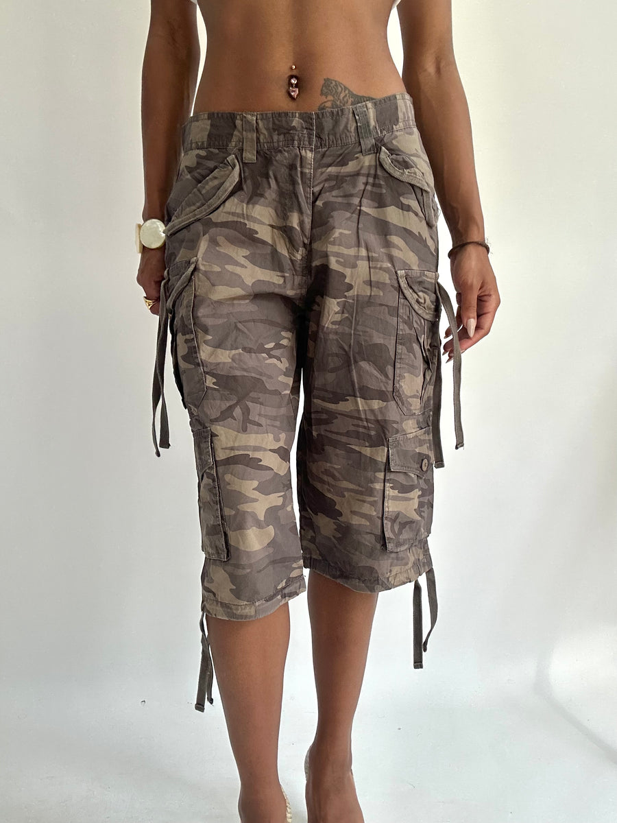 🪡summermaxxing drop | small khaki tassel cargo shorts