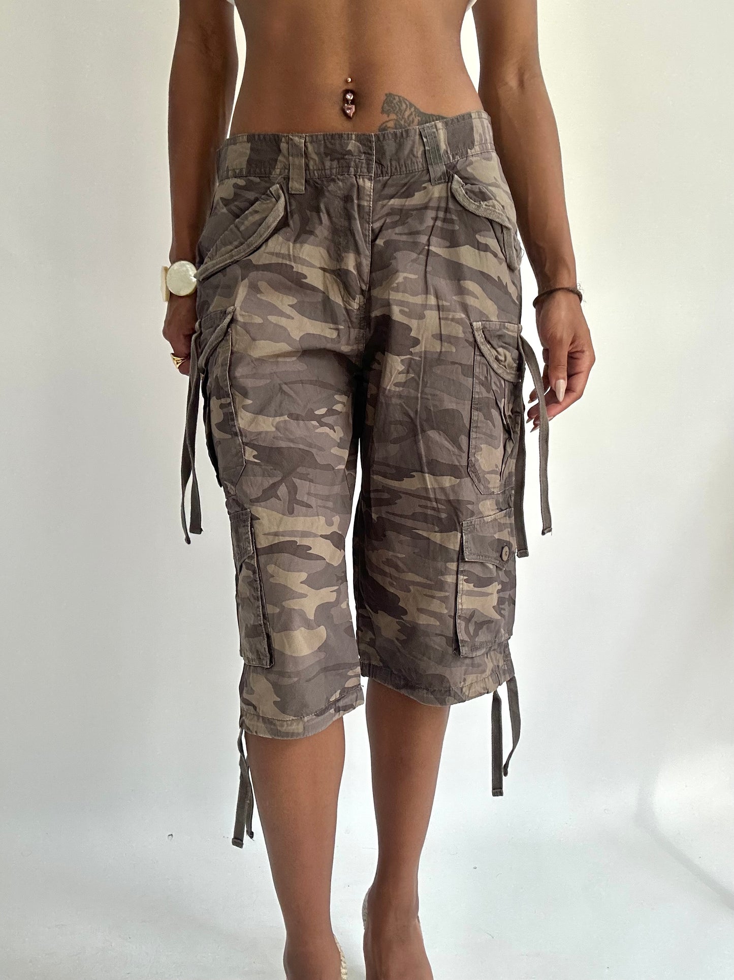 🪡summermaxxing drop | small khaki tassel cargo shorts
