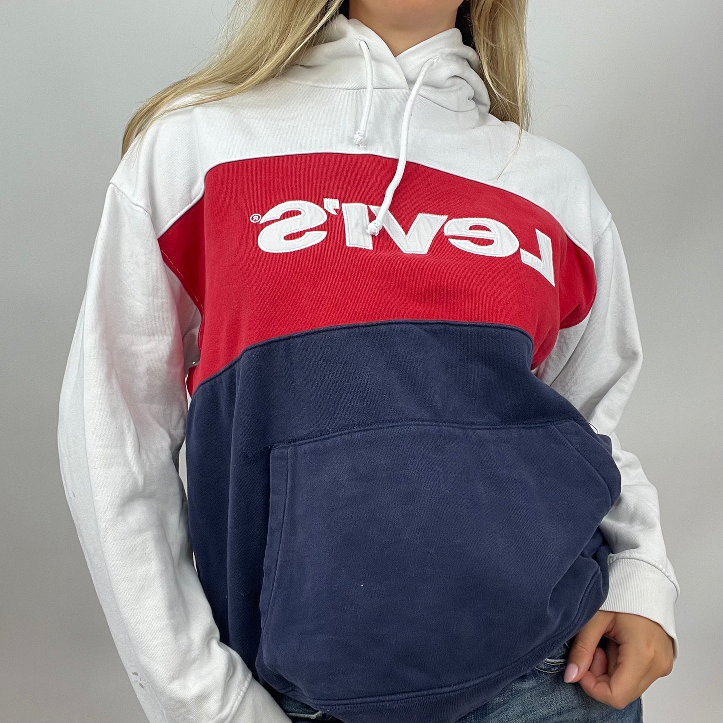 HAILEY BIEBER DROP | medium white, red & blue levi’s hoodie