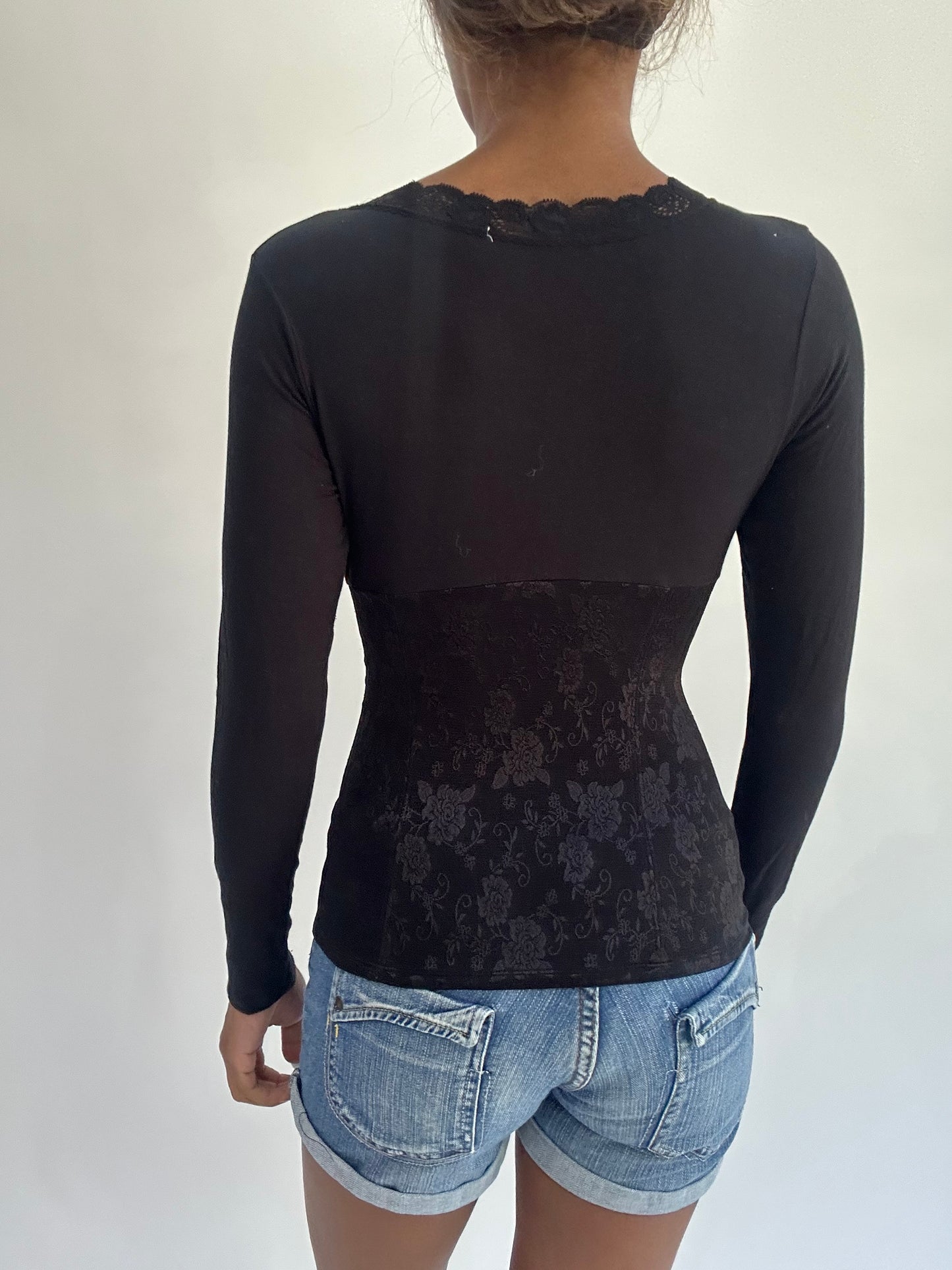 french summer drop | small black long sleeve floral pattern top